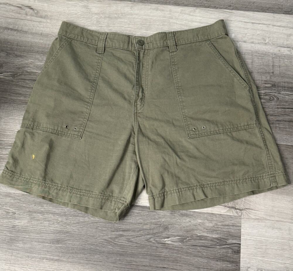 Levi’s Y2K Womens Size 16 Utility Cargo Shorts Olive Green Classic Fit Cotton